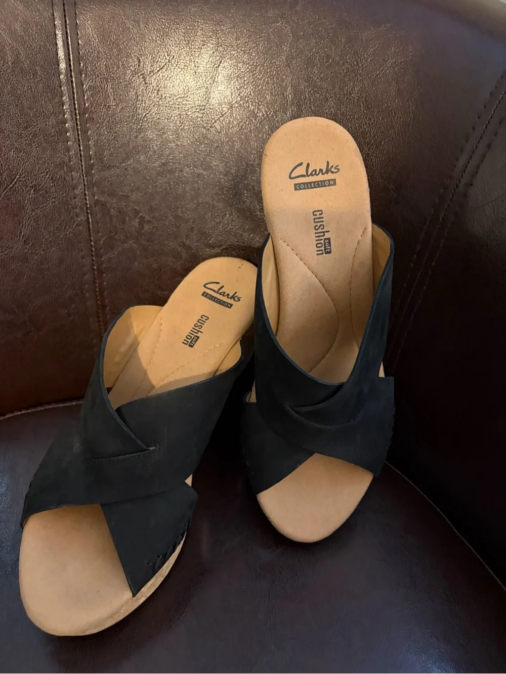Clarks Women's Black tan cork  Crossover Slide Sandals wedges size 8 cushion
